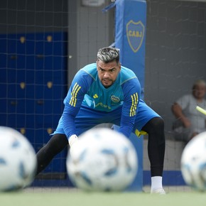 Chiquito Romero, entre la lesión que lo marginó del clásico y las dudas sobre su futuro en Boca
