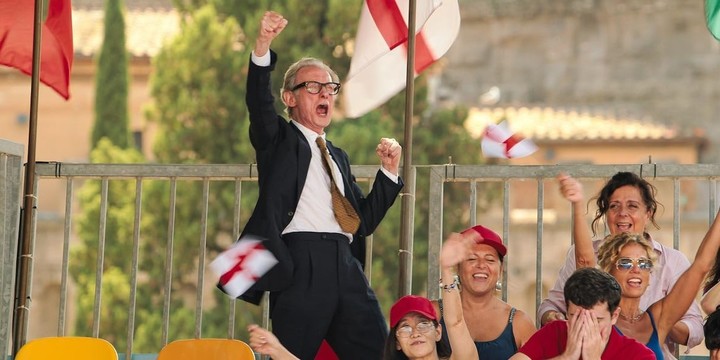 Técnico de traje y corbata. Mal (Bill Nighy) no tiene mucho desarrollo desdeque empieza hasta que termina el filme.