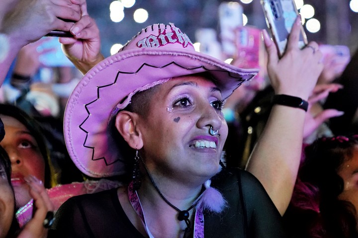 El sombrero cowboy, símbolo de Karol G. Foto: Martín Bonetto.