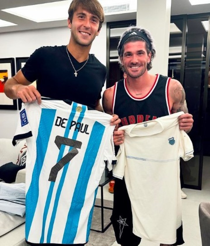 Etcheverry se encontró con De Paul en la previa de su partido en Madrid.