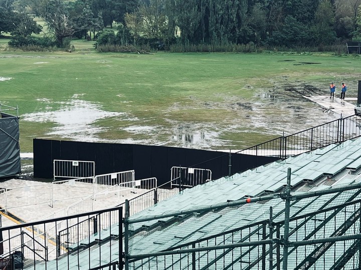 Una vista de cómo quedó la cancha de Hurlingham el viernes al mediodía. Foto de prensa.