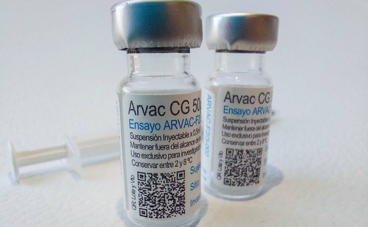 La vacuna ARVAC fue desarrollada completamente en Argentina, fue aprobada por la ANMAT en octubre de 2023 y está a punto de salir al mercado.