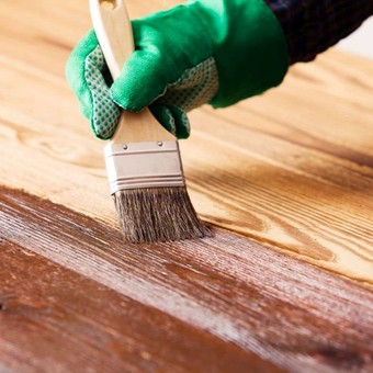 ¿Cómo hacer para que la madera sea impermeable y no se dañe?