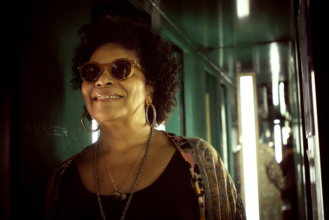 “Nos divertimos mucho. Nos matamos de risa cuando estamos juntas. Somos muy compinches", revela Déborah Dixon. Foto: Mariana Nedelcu