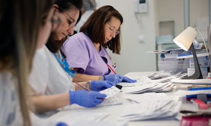 El trabajo en el Laboratorio de Cribado Neonatal del hospital Gregorio Marañón. Foto Comunidad de Madrid