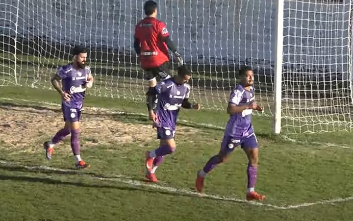El hat-trick de Martínez que cerró la victoria del Lila.