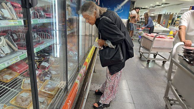 Las ventas en supermercados cayeron 0,3% mensual en agosto.