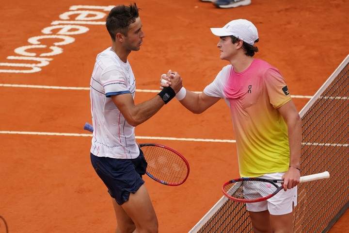 El saludo entre Retu y el brasileño tras su duelo en 2025. 
