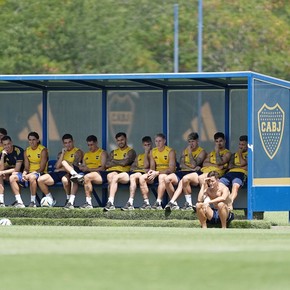 Con Paredes descartado, ¿quién jugará en el medio de Boca ante Racing?