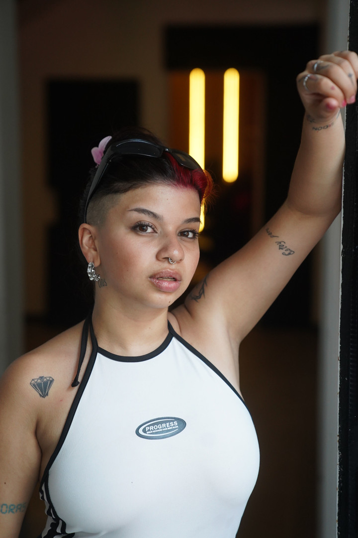 Candu Domínguez cuenta que en su casa se escuchaba desde Aretha Franklin y AC/DC hasta José Luis Perales. Hoy se está enamorando de la cumbia. Foto: Guillermo Rodríguez Adami