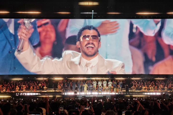 Bad Bunny, en las pantallas de su imponente puesta en el estadio de River Plate. Foto: Martín Bonetto