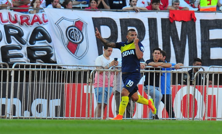 Tevez le hizo dos goles a River aquella tarde. 