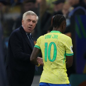 Ancelotti confirmó que renovará su contrato en Brasil, explicó su relación con Vinícius y habló sobre el ciclo de Xabi Alonso