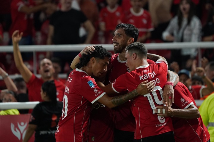 Independiente celebra la victoria.
Foto: Juano Tesone
