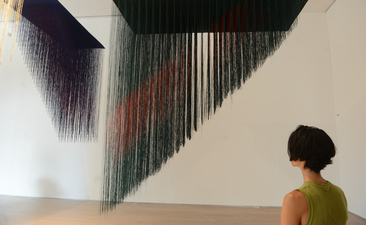 Cuerpo Textil, de Olga de Amaral en el Malba. Foto: Luciano Thieberger. 