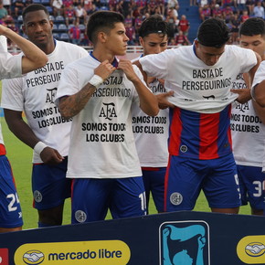 San Lorenzo e Instituto salieron con la misma remera a favor de la AFA