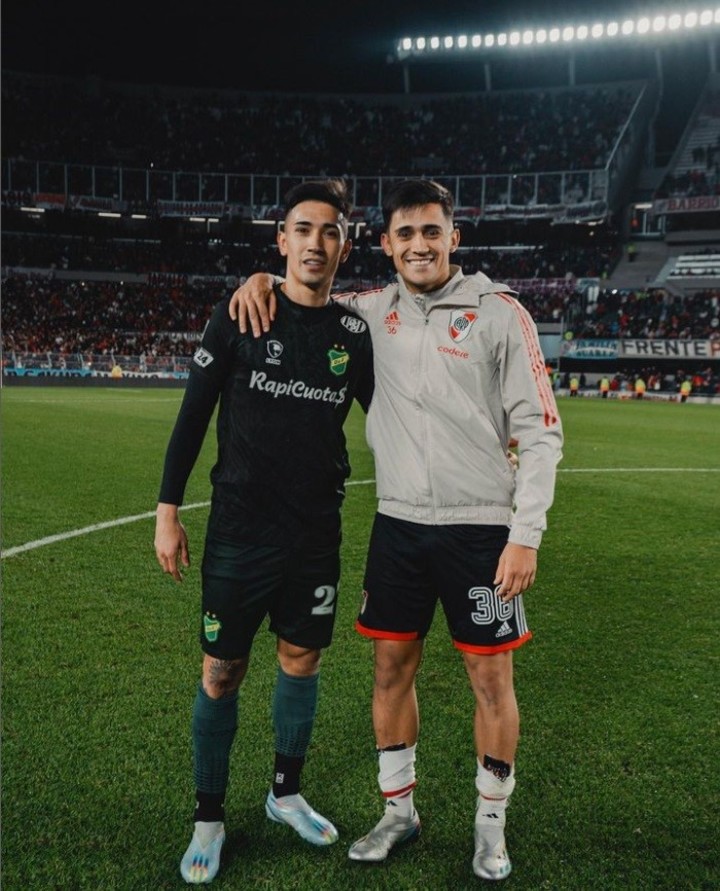 Santiago y Pablo Solari en el Monumental. (IG)