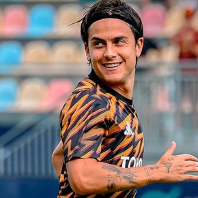 Dybala habló sobre las similitudes entre Messi y Cristiano, contó una particular anécdota sobre Maradona y mostró su especial colección de camisetas