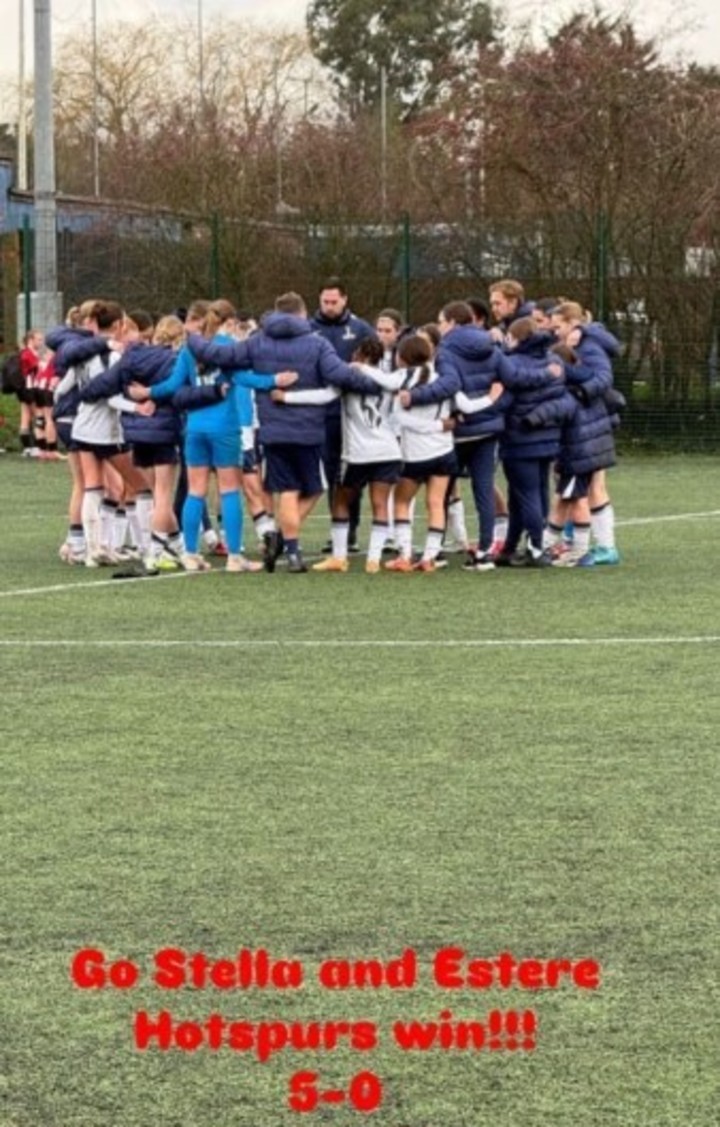 Madonna fue a alentar a sus hijas a la Academia del Tottenham.