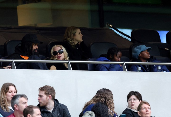 Madonna presenció el derbi entre Tottenham y Chelsea femenino. Reuters/Andrew Boyers