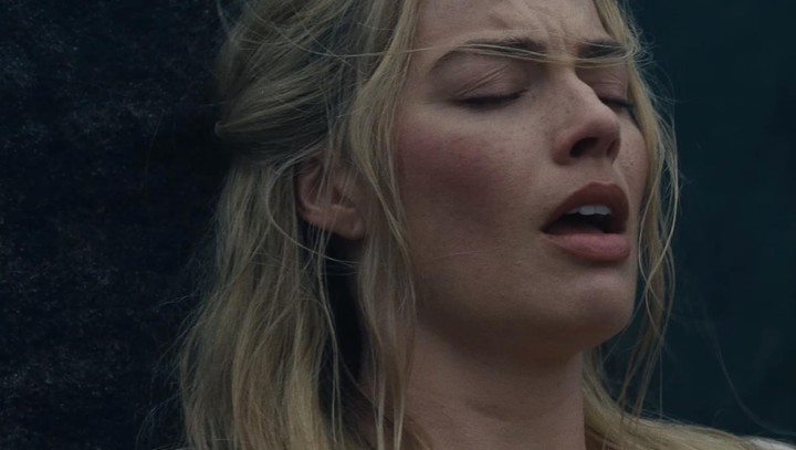 Toda la noche me sueña y se toca. Esto no estaba.en la obra de Emily Brontë...