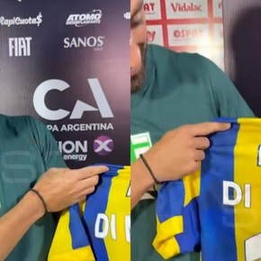 Se la llevó para su casa: el futbolista de Sportivo Belgrano que se quedó con la camiseta de Di María