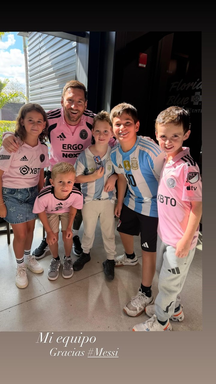 Lionel Messi y los nietos de Ana Rosenfeld. 