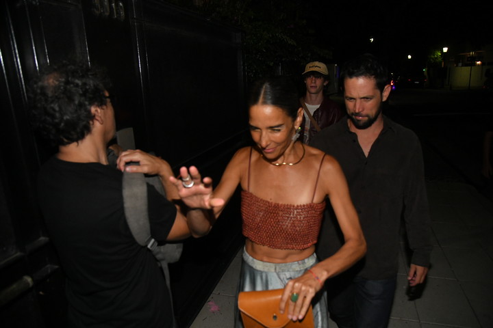 Juana Viale llegó corriendo.