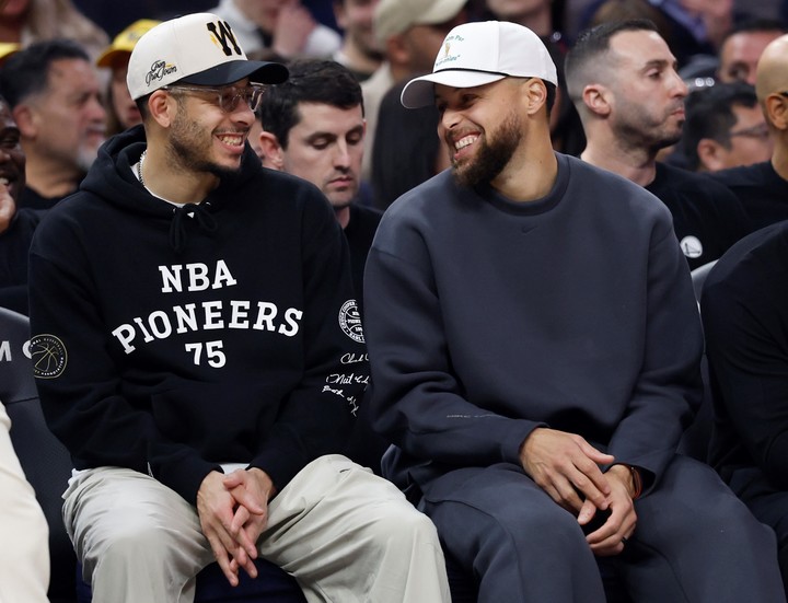 Seth Curry con Stephen Curry. EFE.