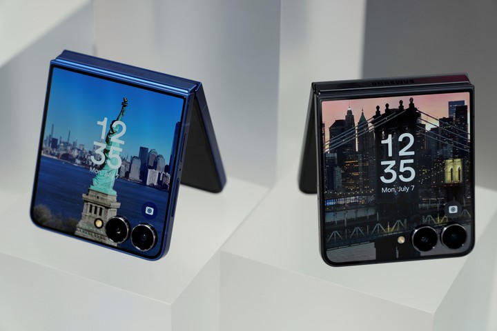 Galaxy Z Flip 7, de Samsung. (AP Photo)