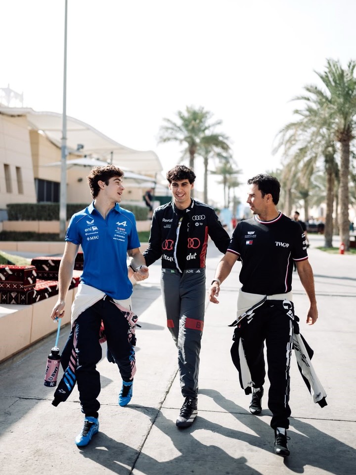 Colapinto, junto a Checo Pérez y Bortoleto en Bahrein.