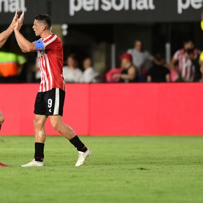 Con más empuje que fútbol, Estudiantes le ganó 1-0 a Riestra y llega afilado al clásico
