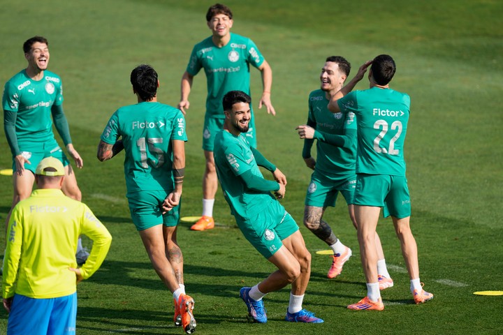 Los jugadores del Palmeiras entrenándose juntos. (AP)