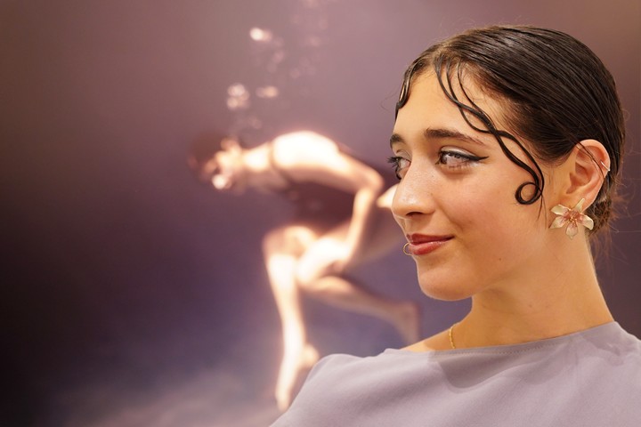 La exnadadora Delfina Pignatiello debutó como fotógrafa con ‘Ninfas’. Foto: Martín Bonetto.