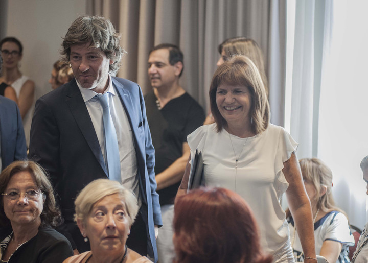 La ministra de seguridad Patricia Bullrich junto a Juan Bautista Mahiques en presentación del nuevo codigo penal
Foto Federico Lopez Claro - FTP CLARIN FLC_4097.JPG Z RGonzalez gonzalez ciudad de buenos aires Patricia Bullrich reforma del sistema de Justicia juvenil presentacion del nuevo codigo penal