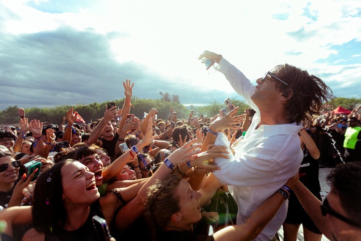 Joaquín Levinton en la presentación de Turf en el Cosquín Rock 2026.