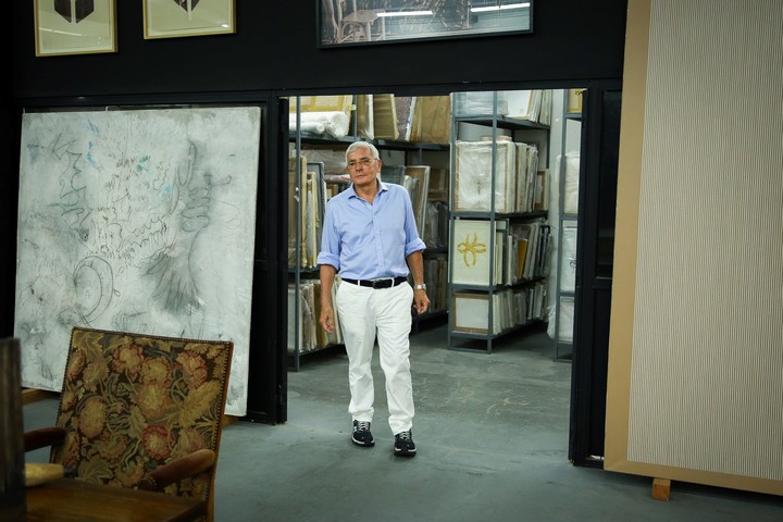 Esteban Tedesco junto a su colección. Foto: gentileza FNA.