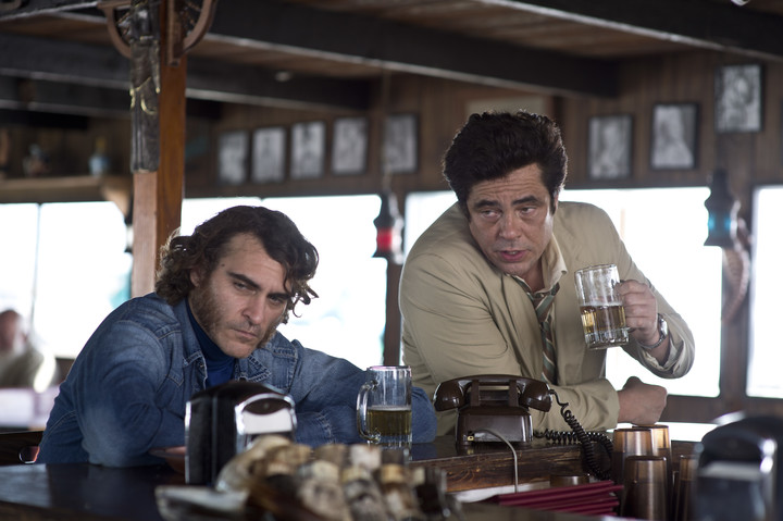 "Vicio propio" ("Inherent Vice") fue también dirigida por Paul Thomas Anderson. Actúan Phoenix y Del Toro. 