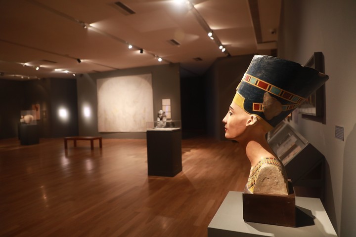 La exposición “Ciencia y fantasía. Egiptología y egiptofilia en la Argentina” en el Museo Nacional de Bellas Artes. Foto: gentileza.