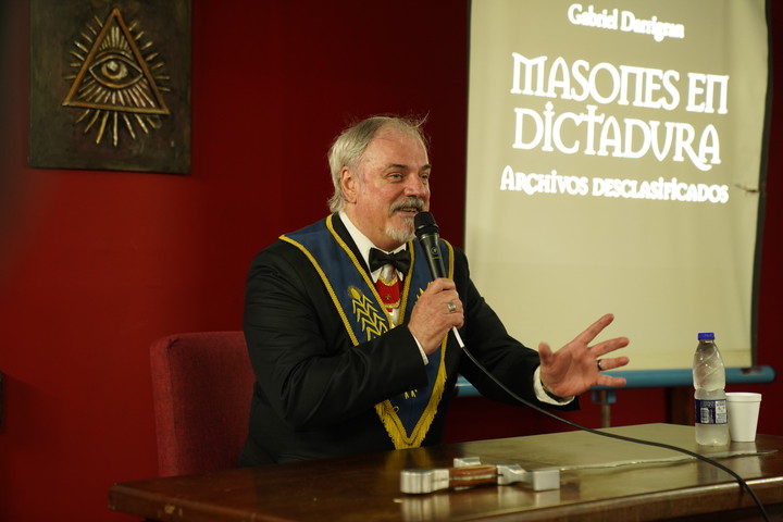 Presentación del libro Masones en dictadura, de Gabriel Darrigran, historiador con formación archivística en la Universidad Nacional de Educación a Distancia de España. Foto: Martín Bonetto.