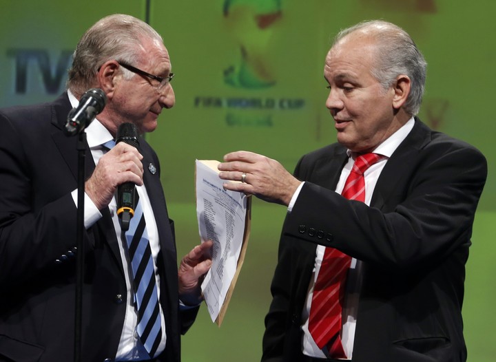 Cherquis Bialo al anunciar la lista de convocados para el Mundial 2014, con Alejandro Sabella, el entrenador.