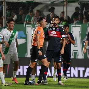 Video: Lobo Medina expulsó a un jugador de Banfield contra Tigre