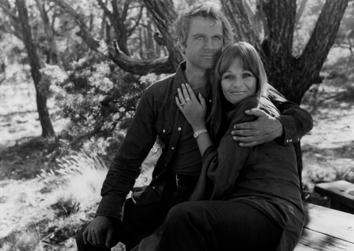 Valerie Perrine junto a Terence Hill, con quien trabajó en "Lo llaman dólares".