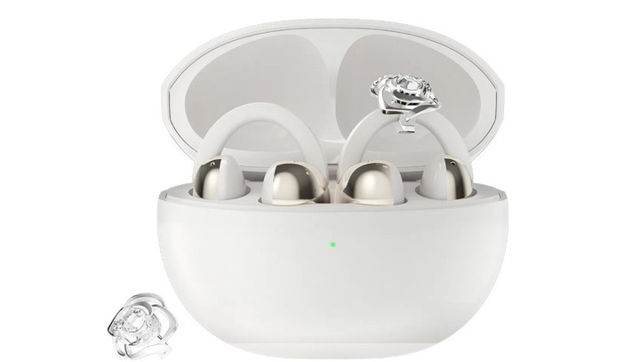 Los auriculares TCL con piedras preciosas de Swarovski.