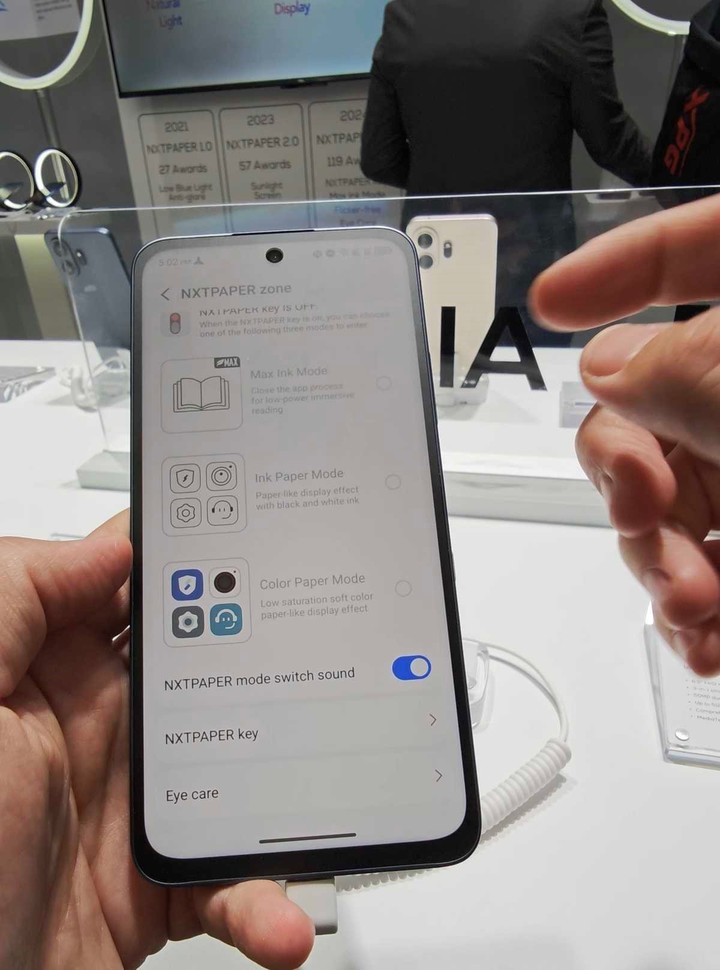 Nuevos celulares y tablets de TCL con pantallas «tipo papel» que cuidan la vista: cómo funcionan y cuándo llegan a la Argentina