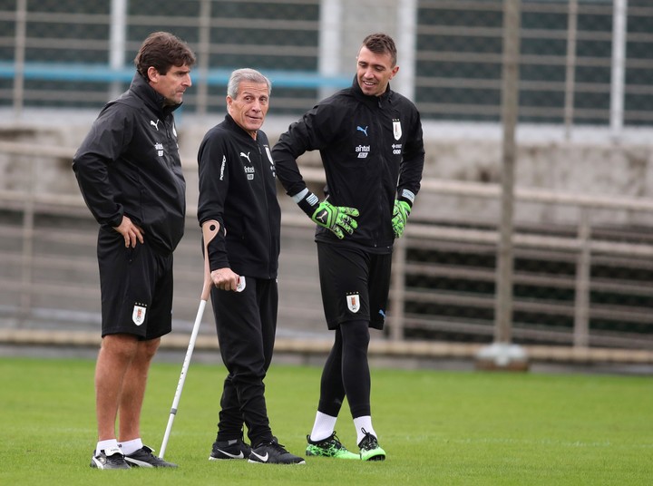 Oscar Tabárez y Fernando Muslera, durante la Copa América 2019. (AP Photo)