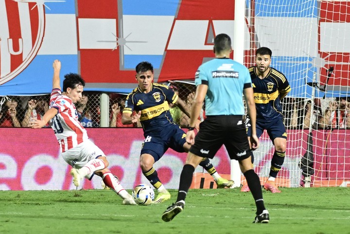 El golazo de Palacios (Foto: Sebastián Granata).