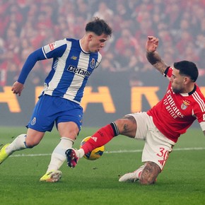 Video: Otamendi quedó pagando en un gol del Porto