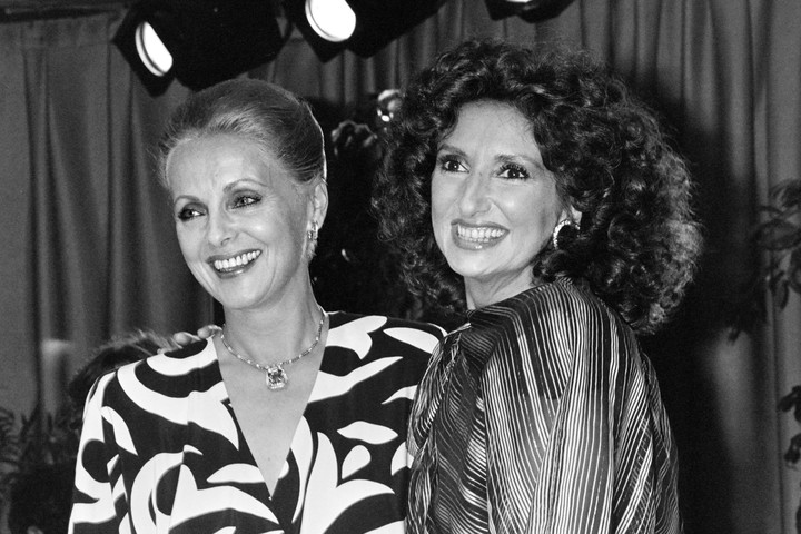 Mayo de 1985. En la ceremonia de premiación del Festival de Cannes, Virna Lisi y una exultante (y premiada) Norma Aleandro.