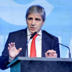 Caputo viaja a Washington para destrabar un desembolso de US$ 1000 millones del FMI